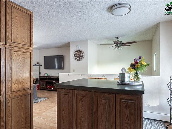 4th image of 2022 Hilling Ave