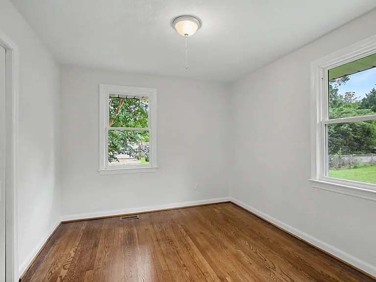 1221 Burlington Rd — Photo 30