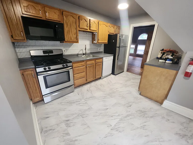 186 Summit St #5 — Photo 22