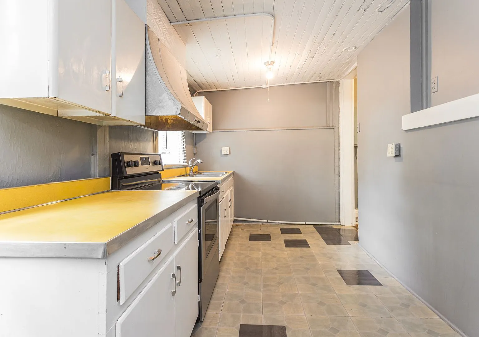 $200 Off First Months Rent | Your Ideal Classic Home — Photo 3