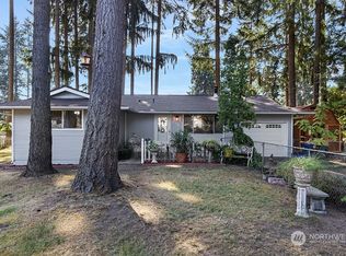 975 SW Circle Dr, Pt Orchard, WA 98367