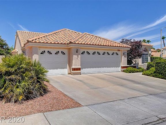 3rd image of 289 Willow Grove Cir