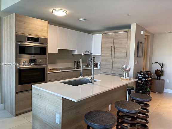 2nd image of 10201 E Bay Harbor Dr APT 406
