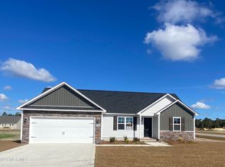 156 Uzzell Rd, Hubert, NC 28539