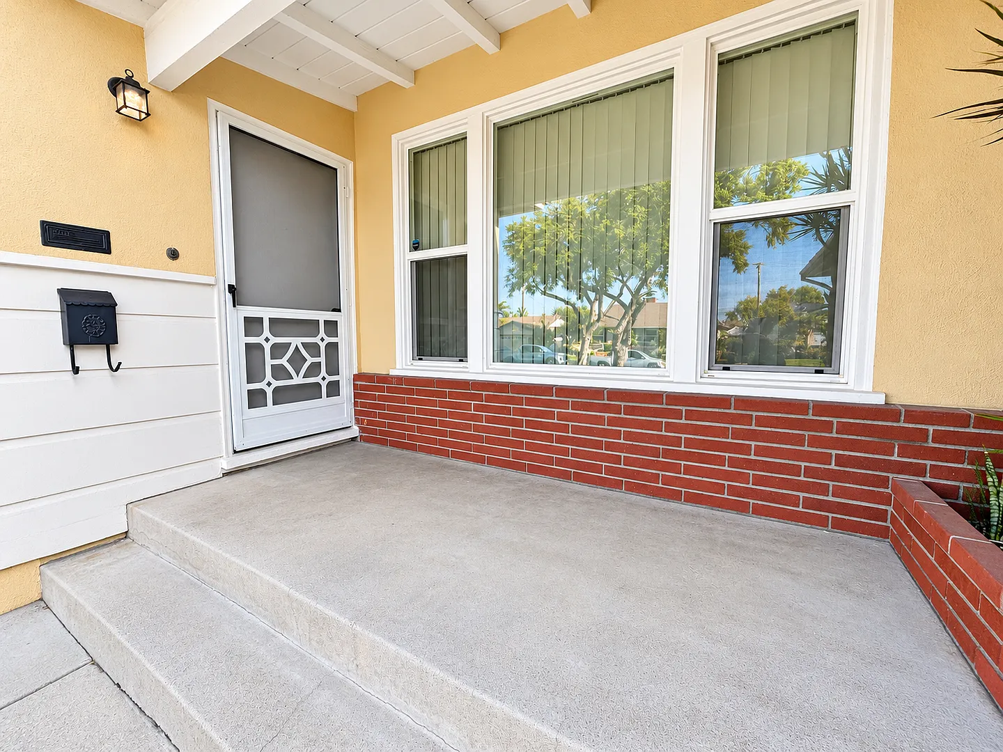 Beautiful 3-Bedroom, 2-Bath Home in La Mirada Ready for Move-In! — Photo 2