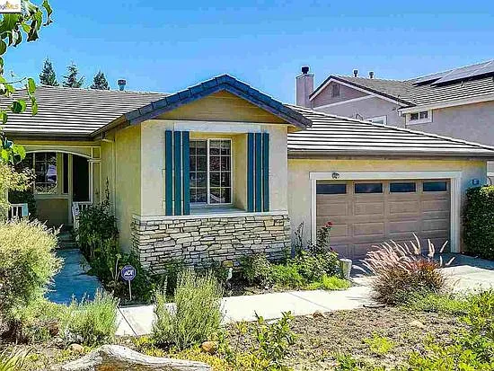 108 E Country Club Dr photo 1