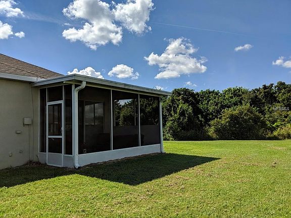 5th image of 7412 Surrey Wood Ln