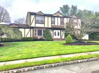 4 Kathy Ct, Marlboro, NJ 07746