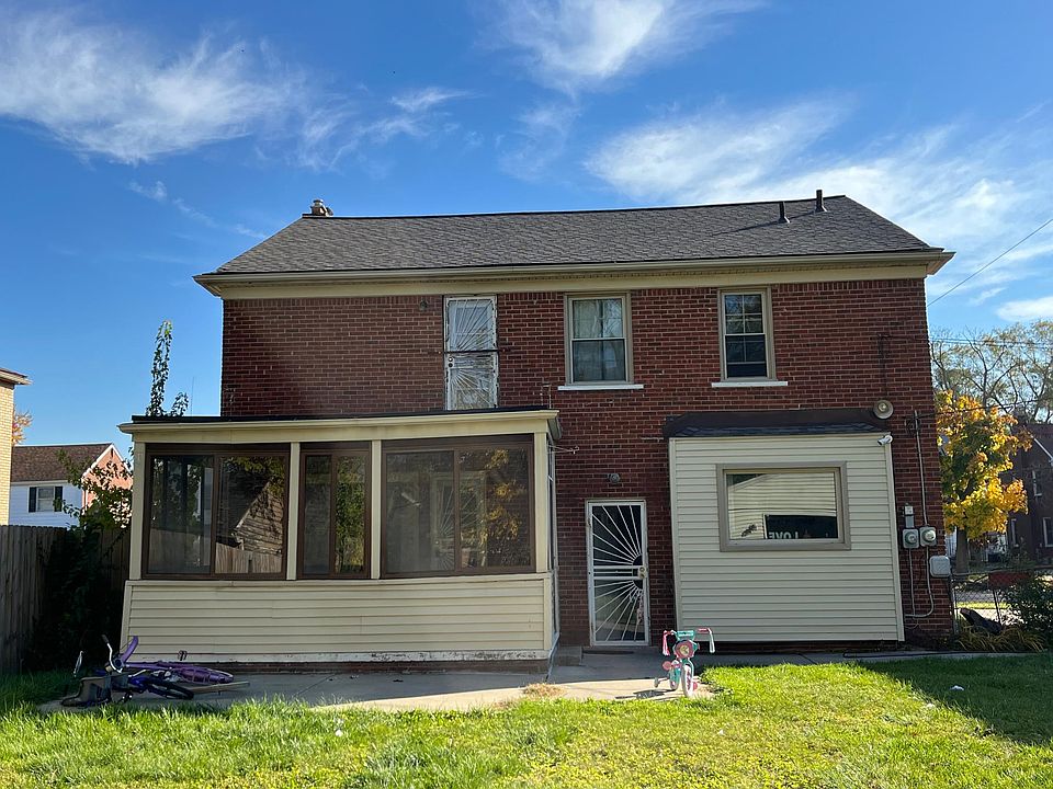 2nd image of 18653 Lauder St