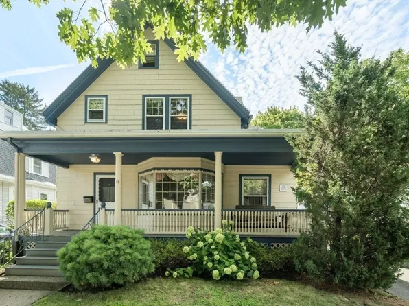 11 Hampden St, Swampscott, MA 01907