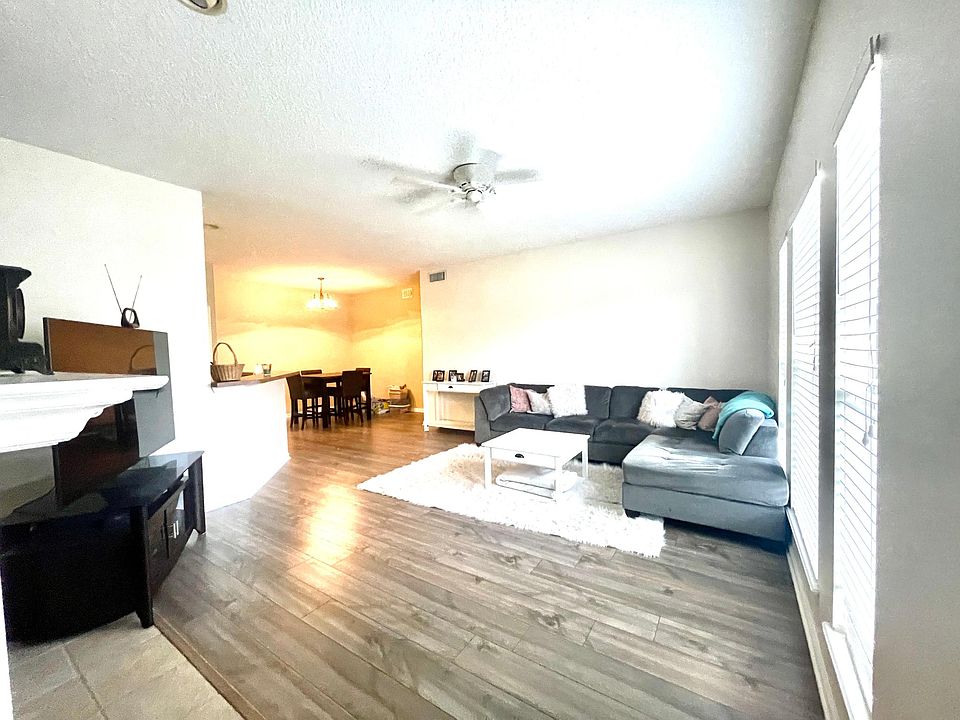 Entrance to living room