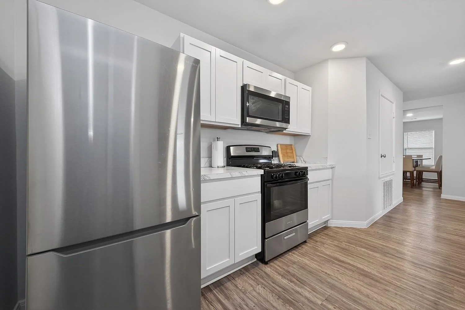 4 bed, 2.0 bath, 1804 sqft, $1,950 — Photo 3