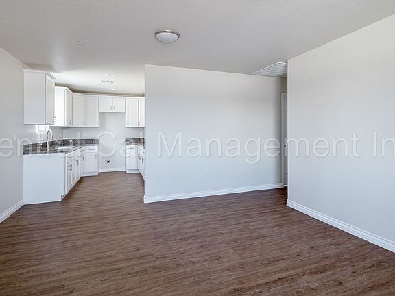 3rd image of 2825 California Ave