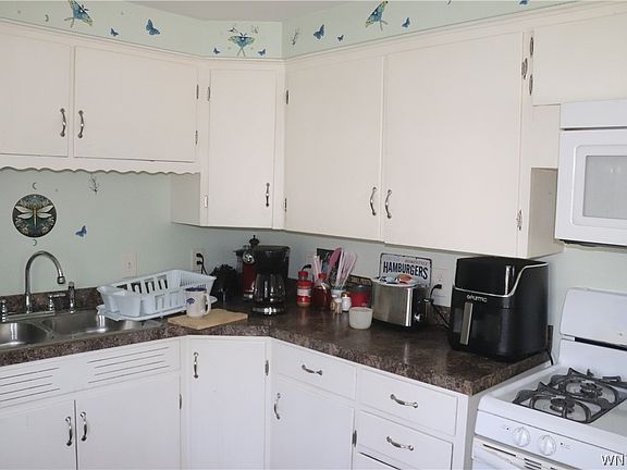 3rd image of 305 Burch Ave