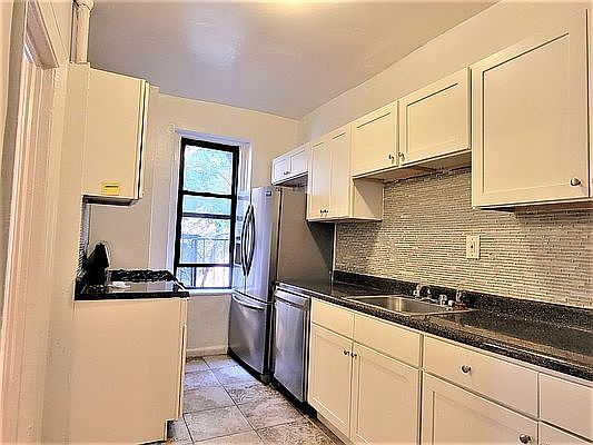 5th image of 2718 Morris Ave #1F
