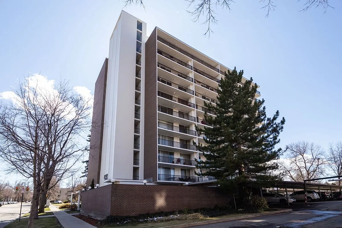 Building Photo - 421 S Howes St #706