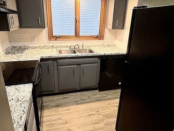 3rd image of 5436 Cresthaven Ln APT 4