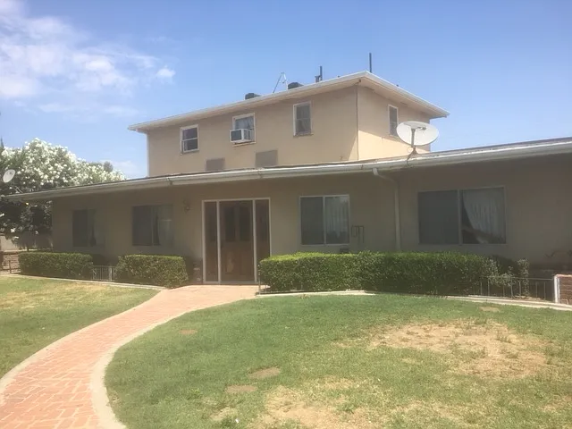 6929 E Nebraska Ave — Photo 2