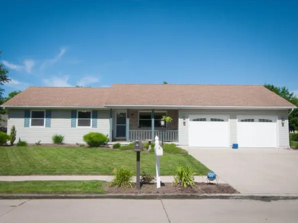 2107 Magnolia St, Effingham, IL 62401