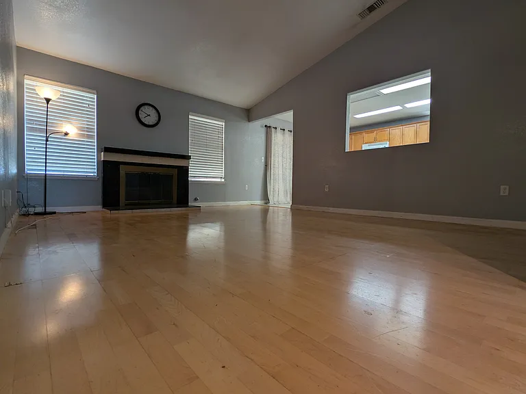 1126 Voltaire Dr — Photo 4