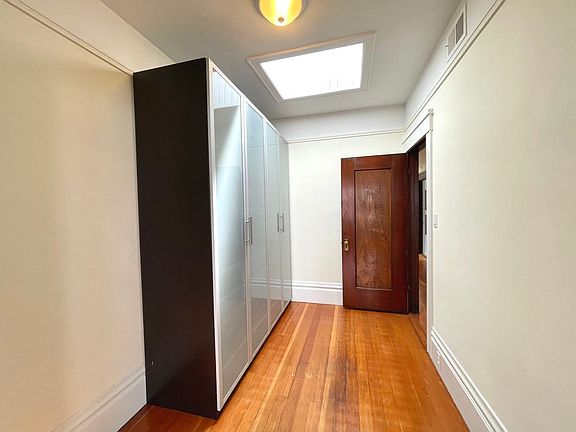 3rd image of 567 Minna St Unit 567