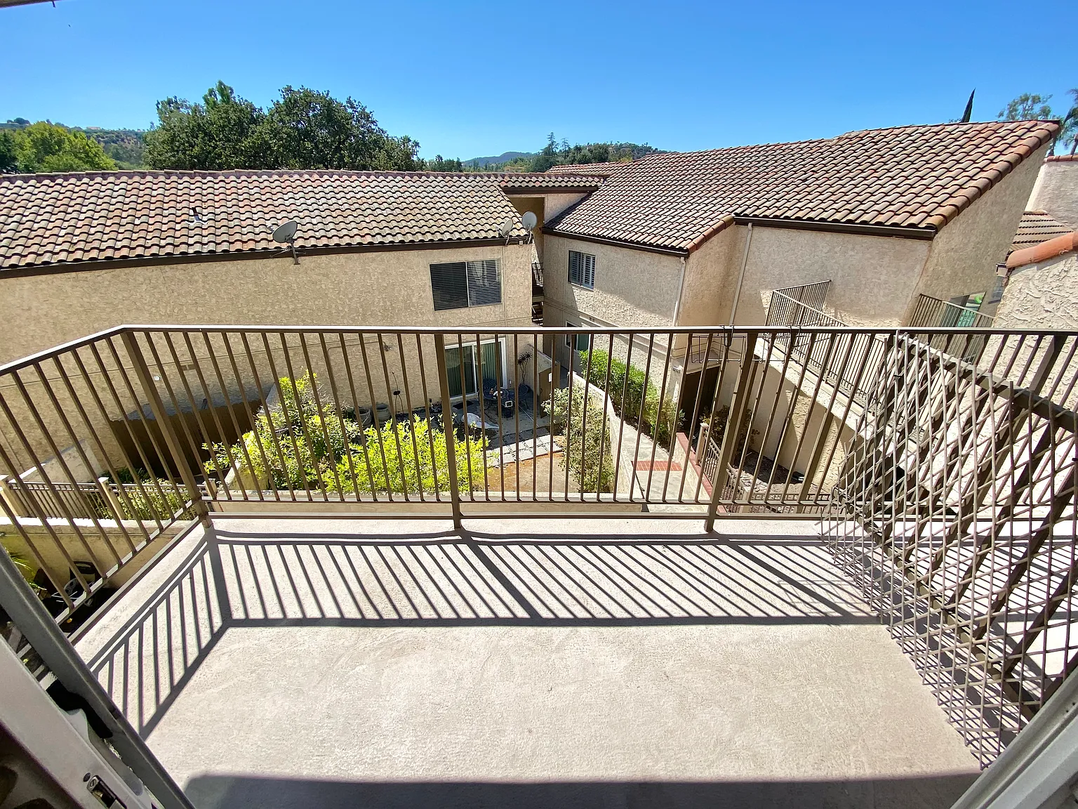 23401 Park Sorrento — Photo 3