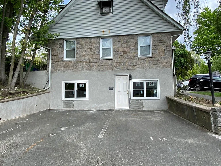 52B S Middletown Rd — Photo 2