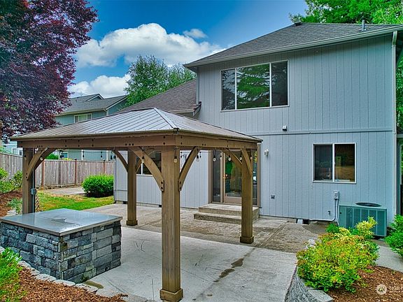 4th image of 1710 Redwood Place SE