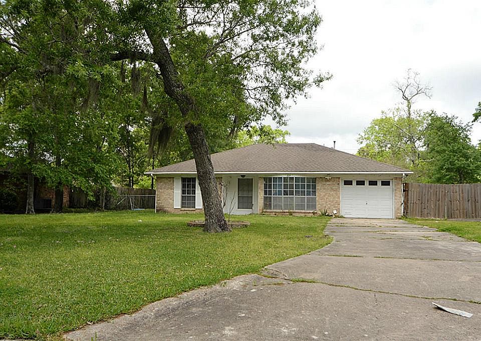 1st image of 224 Oak Manor Dr