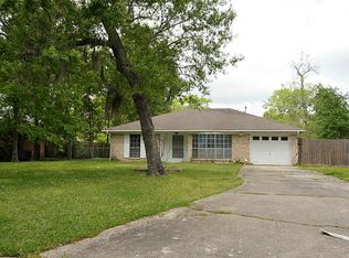 224 Oak Manor Dr, Alvin, TX 77511