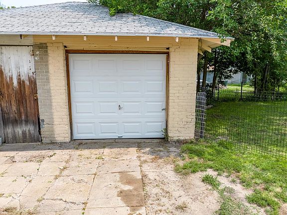 5th image of 1015 N Willow Street