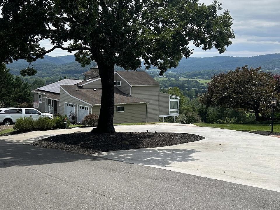 2nd image of 1820 Mountainside Dr