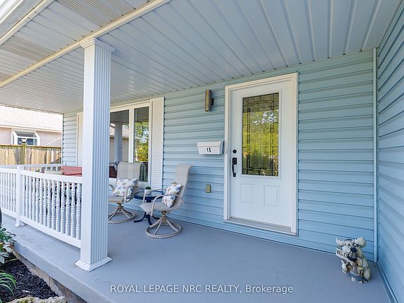 2nd image of 15 Foxhill Cres