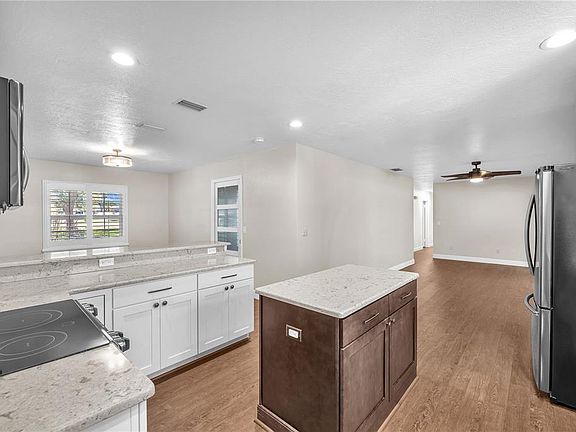 5th image of 2004 Capri Rd