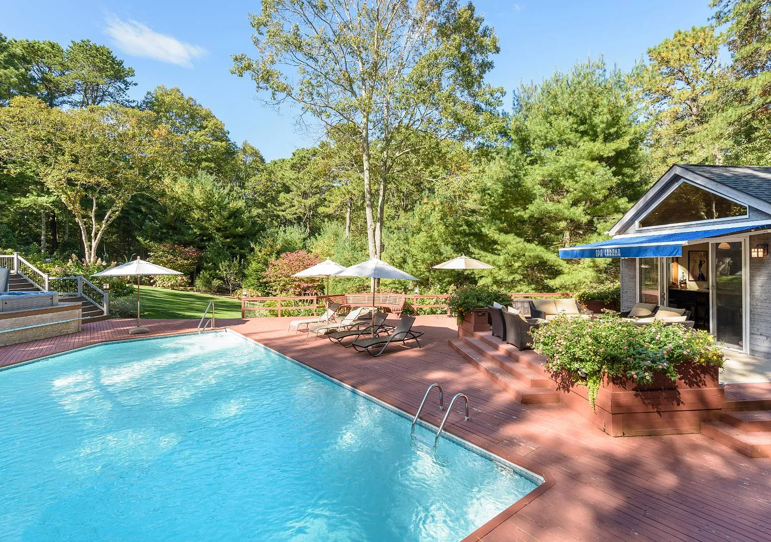 Entertainer's Delight With Style And Space In A Private Setting — Photo 4