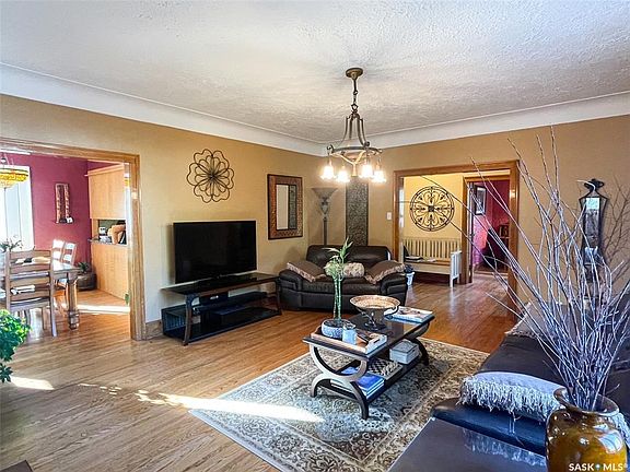 5th image of 413 Centre St