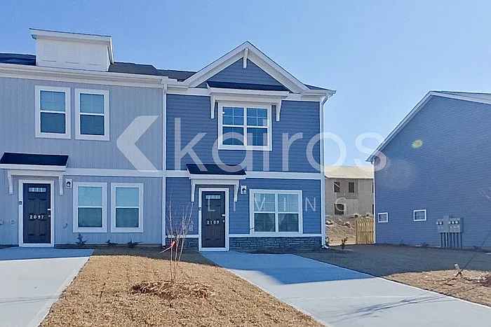 Building Photo - 2109 Banyon Cir