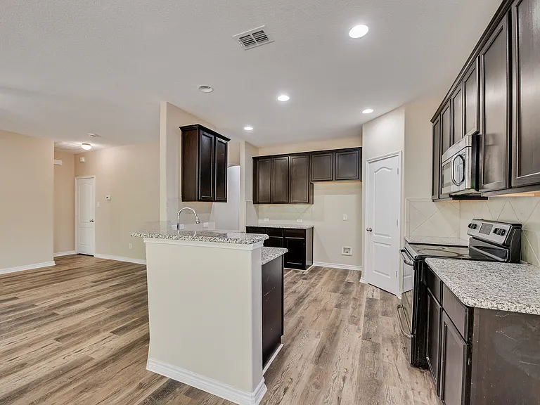 1900 Abby Creek Dr — Photo 4