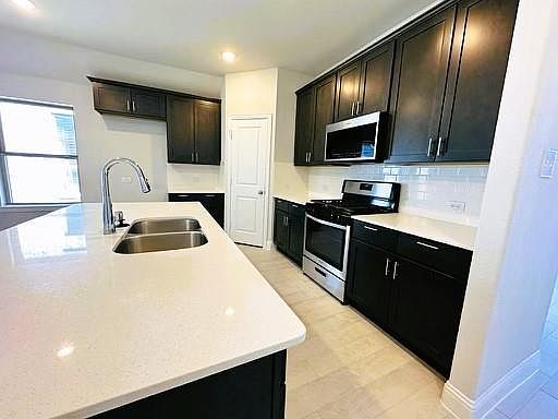 5th image of 6008 Horsetail Dr