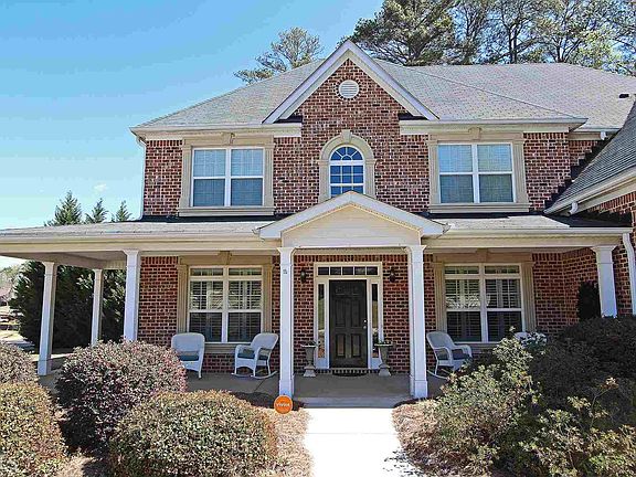 4th image of 301 Spooner Dr