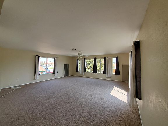 2nd Floor Bonus Room 25' x 28'