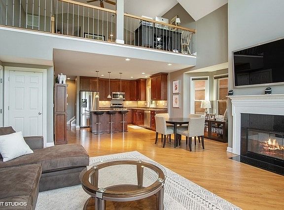 4th image of 1707 N Larrabee St #3S