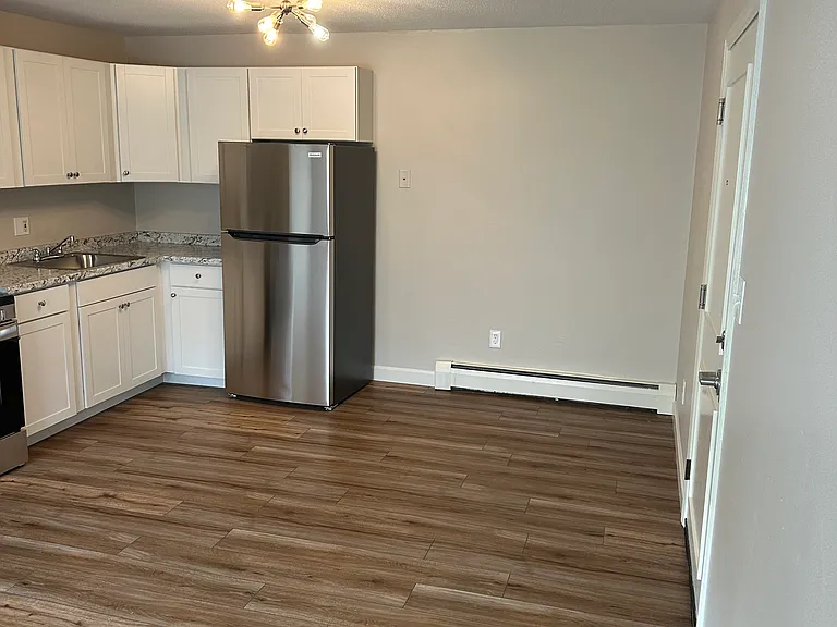 607 Burritt St #203 — Photo 9