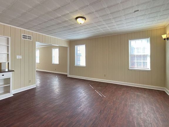 5th image of 3240 N Waynoka Cres