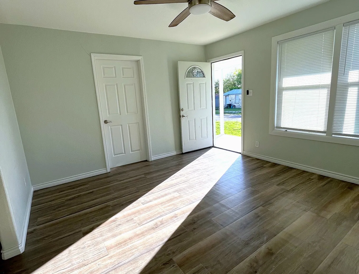 2 bed, 784 sqft, $1,000 — Photo 3