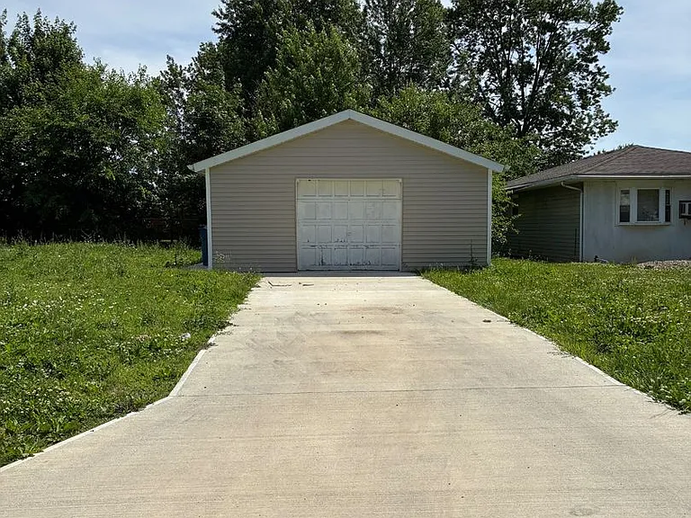 2400 Oberlin Ave — Photo 5
