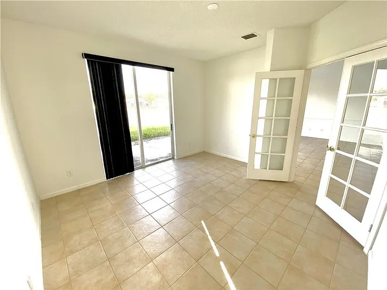 11135 NW 46th Dr — Photo 5