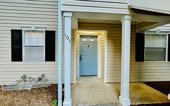 2nd image of 101 Scott Ln