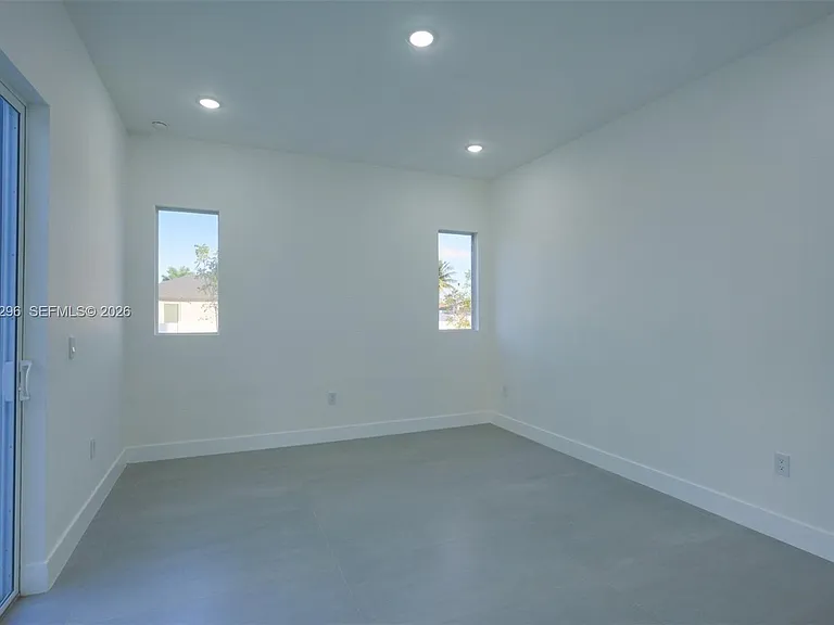 5 SW 26th Pl — Photo 25