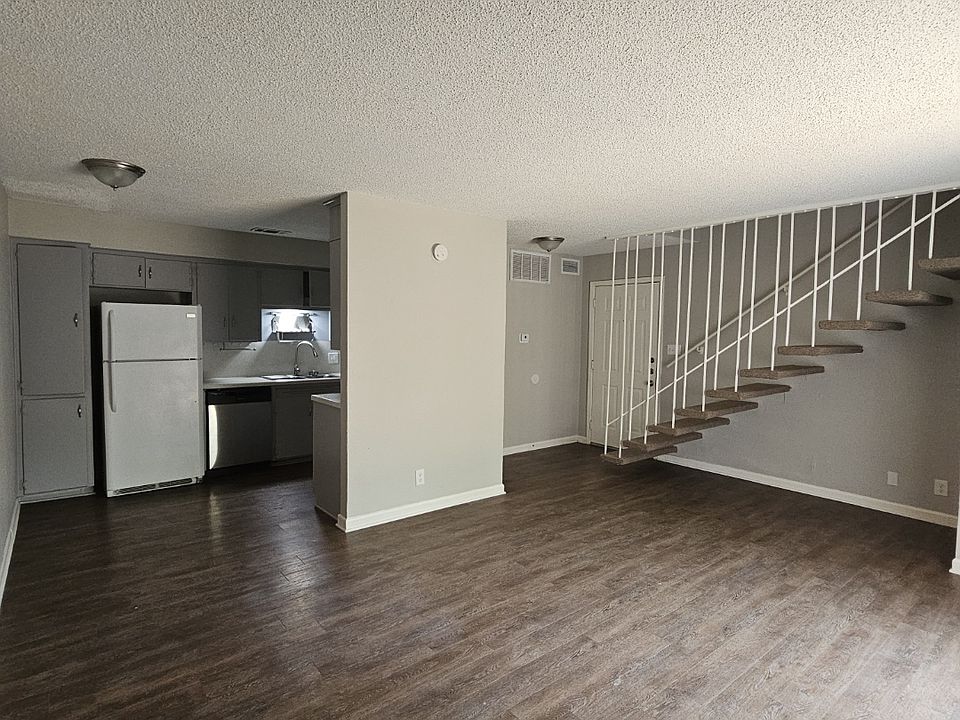 1st image of 605 W Oak St #4